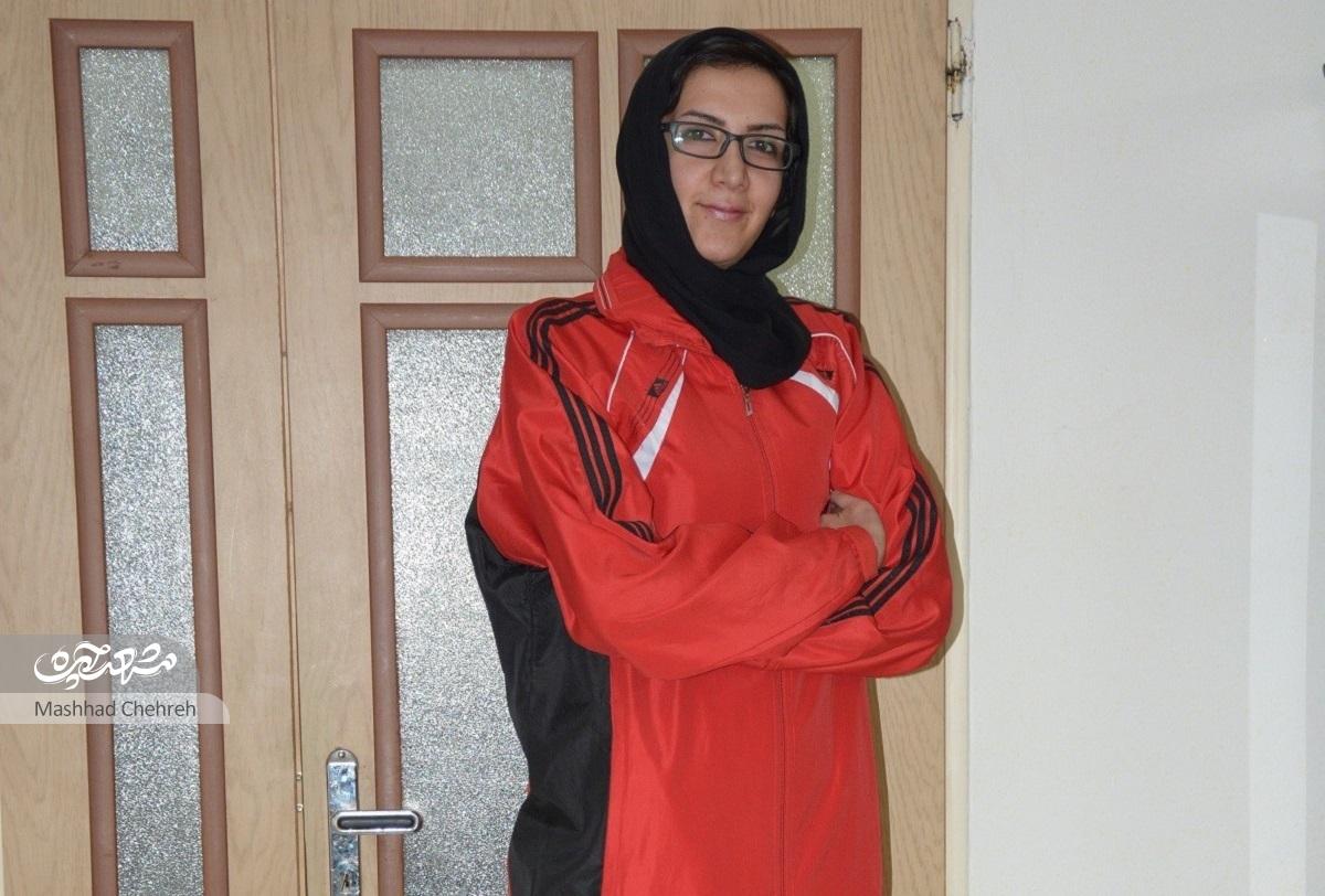 مهسا تقد‌می قد‌بلند‌ترین زن بسکتبالیست ایران است