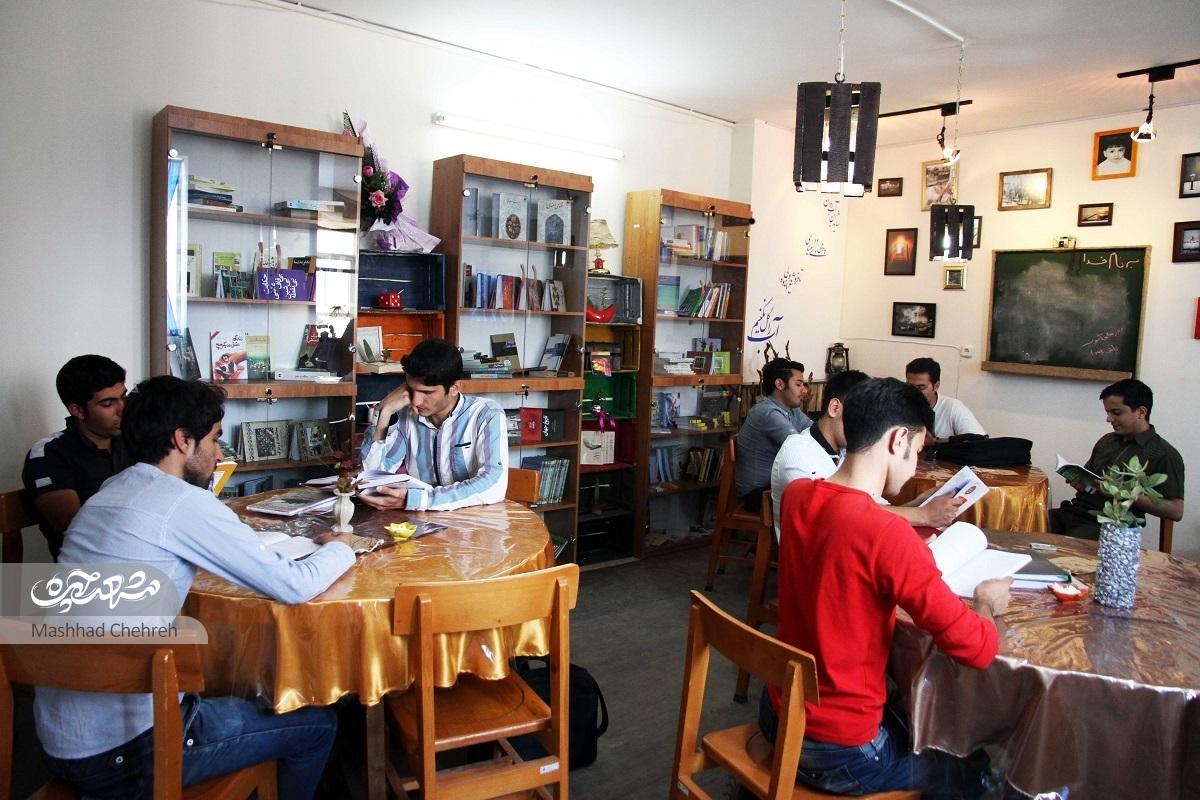 اولین کتابخانه خیابان کوثر را دانشجویان راه‌انداختند