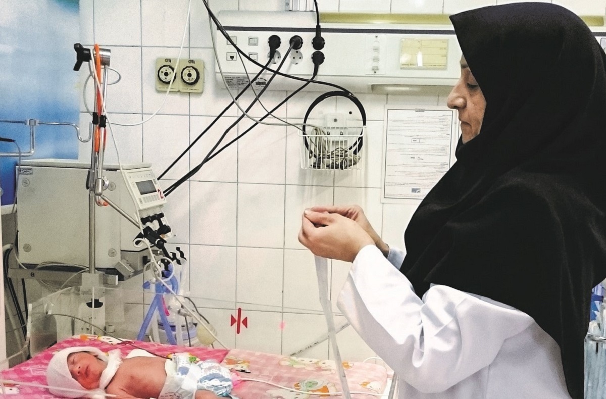 صغرا مؤمن، پرستار نمونه بیمارستان ۲۲ بهمن است
