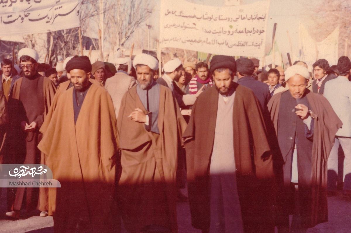 مشهد در روزهای منتهی به ۱۲ بهمن ۱۳۵۷ و ورود امامخمینی (ره) به ایران مشهد در روزهای منتهی به ۱۲ بهمن ۱۳۵۷ و ورود امامخمینی (ره) به ایران