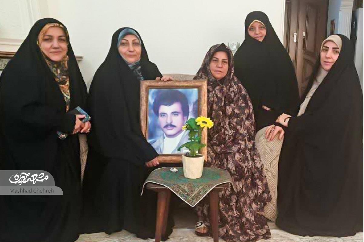 چراغ مسجد حضرت زینب(س) روشن به‌دست بانوان