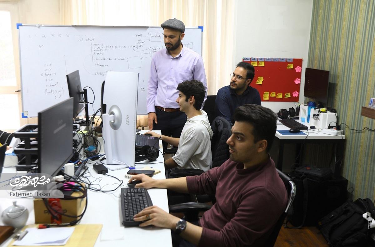 جوانان دهه هفتادی امکان استفاده از هوش مصنوعی را برای کسب و کارشان فراهم کرده‌اند