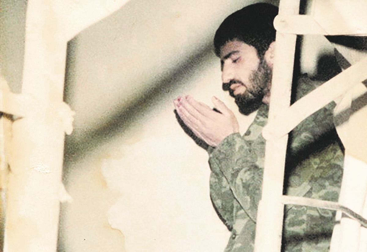 شهید علی اصغر محراب مدام می گفت: «هرچه دارم، از کاوه دارم»