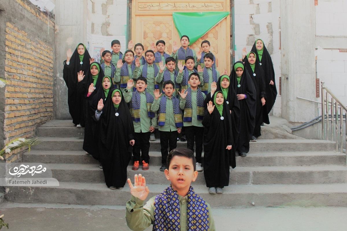 کودکان محله عمار یاسر، در گروه سرود، همدلی و همافزایی را تمرین میکنند کودکان محله عمار یاسر، در گروه سرود، همدلی و همافزایی را تمرین میکنند
