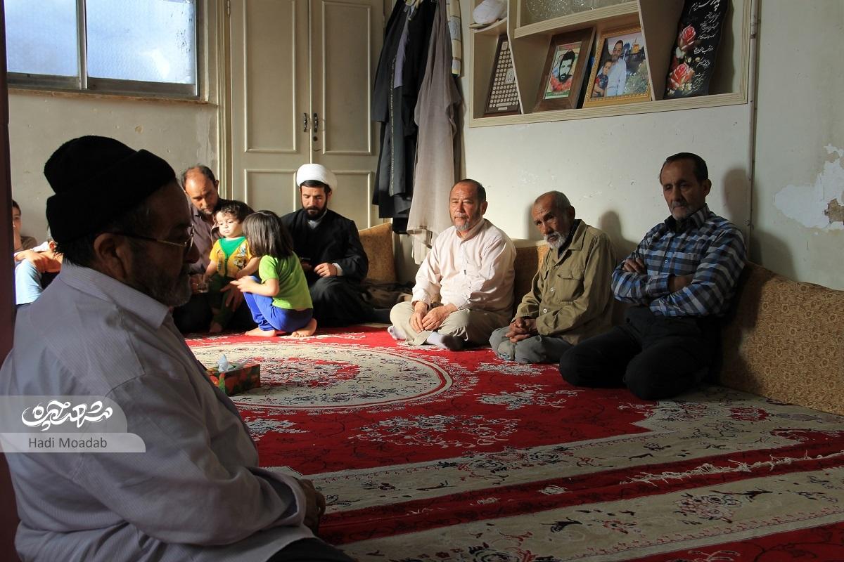 حاج احمد خرسند ۱۴ فرزند، ۲۴ نوه، ۴ نتیجه دارد