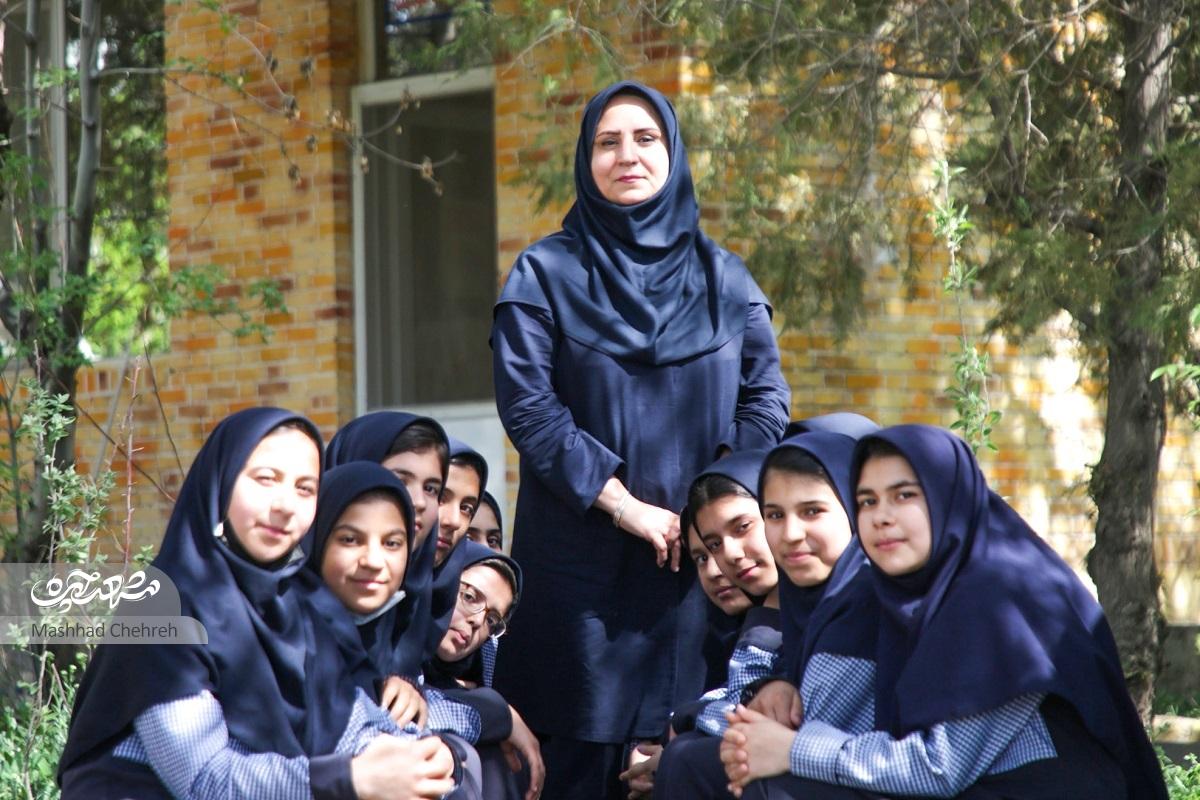 معصومه حسنپور؛ زنی که به هر قیمتی پای شغلش ایستاد معصومه حسنپور؛ زنی که به هر قیمتی پای شغلش ایستاد