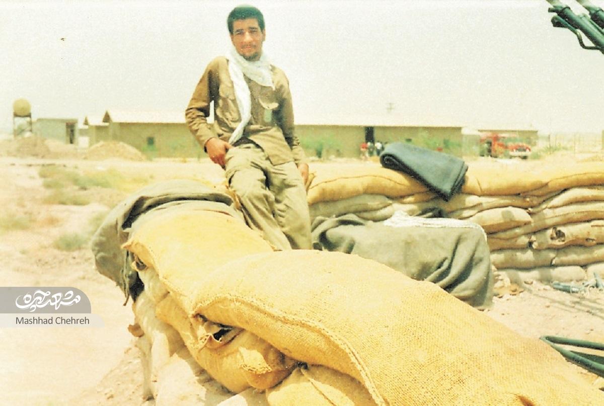 خدیجه خانم عصای دست حسن است. خدیجه خانم عصای دست حسن است.