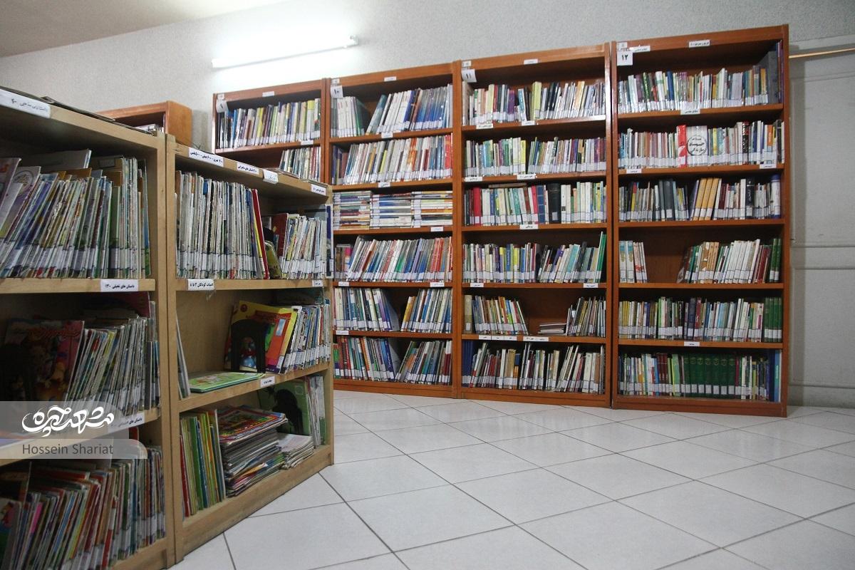 یوسف بهمن‌بیجاری واقف کتابخانه و نویسنده محله جاهدشهر است