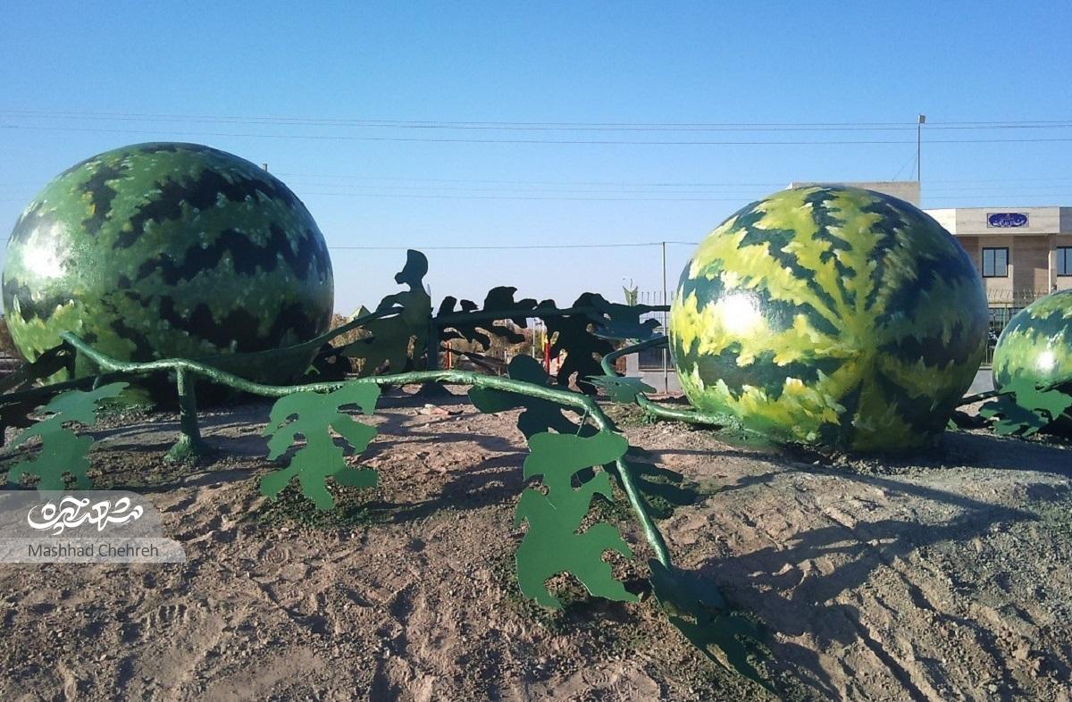ابراهیم کرمی که با راهاندازی یک کارگاه تجسمی زمینه اشتغال فرزندانش را فراهم کرده است ابراهیم کرمی که با راهاندازی یک کارگاه تجسمی زمینه اشتغال فرزندانش را فراهم کرده است