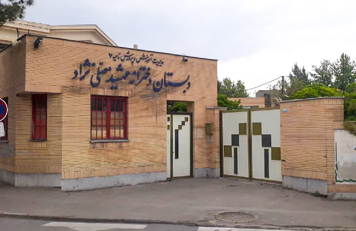 معبری با خانههای یک شکل در ادیب معبری با خانههای یک شکل در ادیب