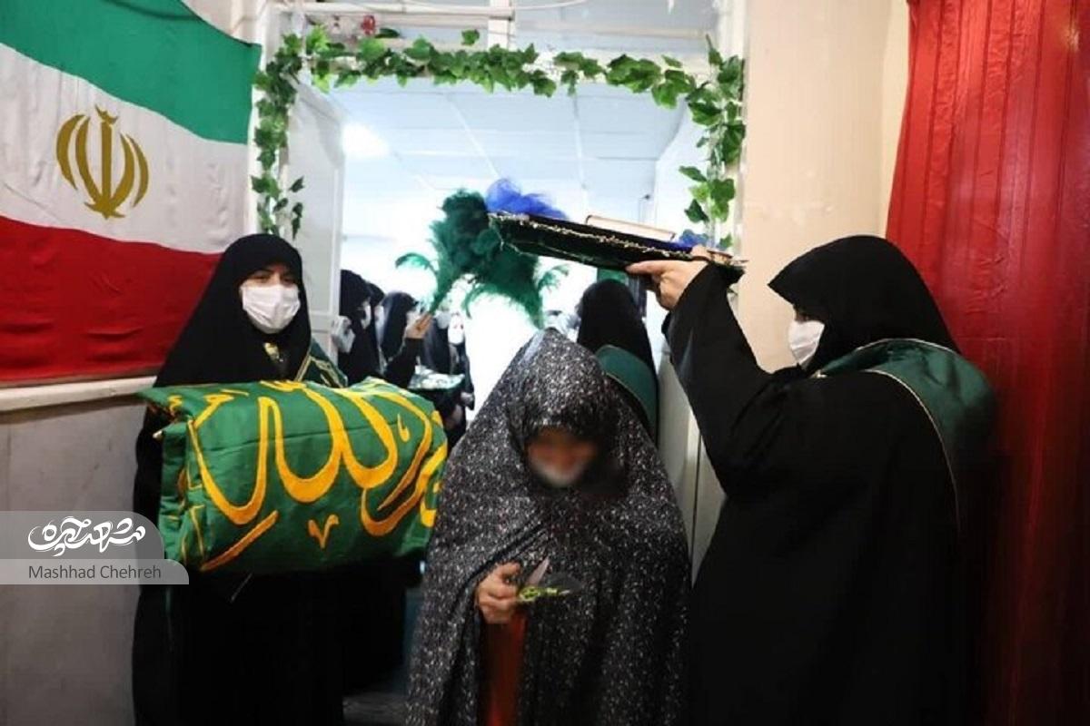 رسم بانوان کفشدار حرمرضوی برای آزادی زندانیان! رسم بانوان کفشدار حرمرضوی برای آزادی زندانیان!