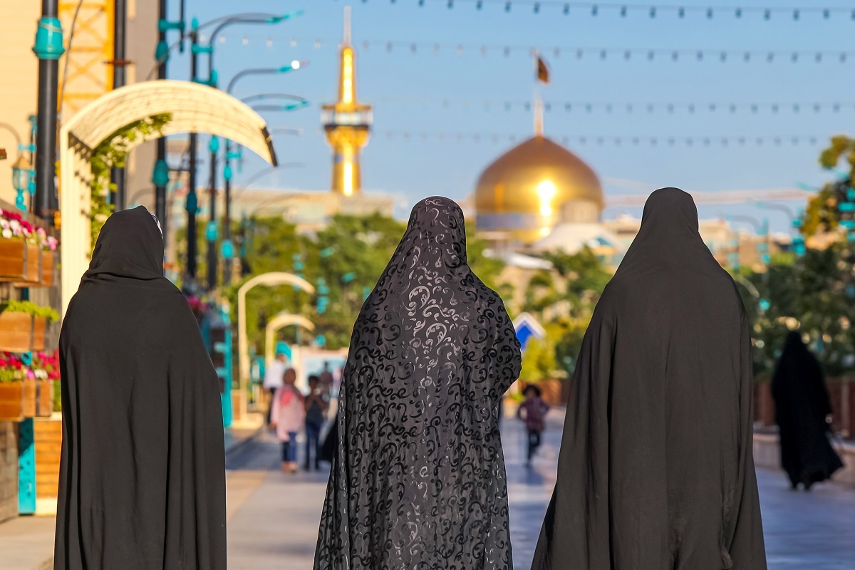 رسم بانوان کفشدار حرمرضوی برای آزادی زندانیان! رسم بانوان کفشدار حرمرضوی برای آزادی زندانیان!