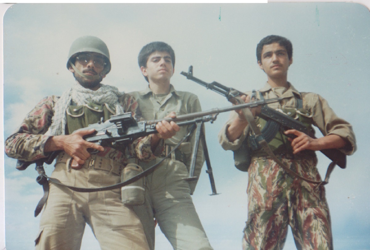 شهید محسن خاکسار همه را شیفته خود می‌کرد