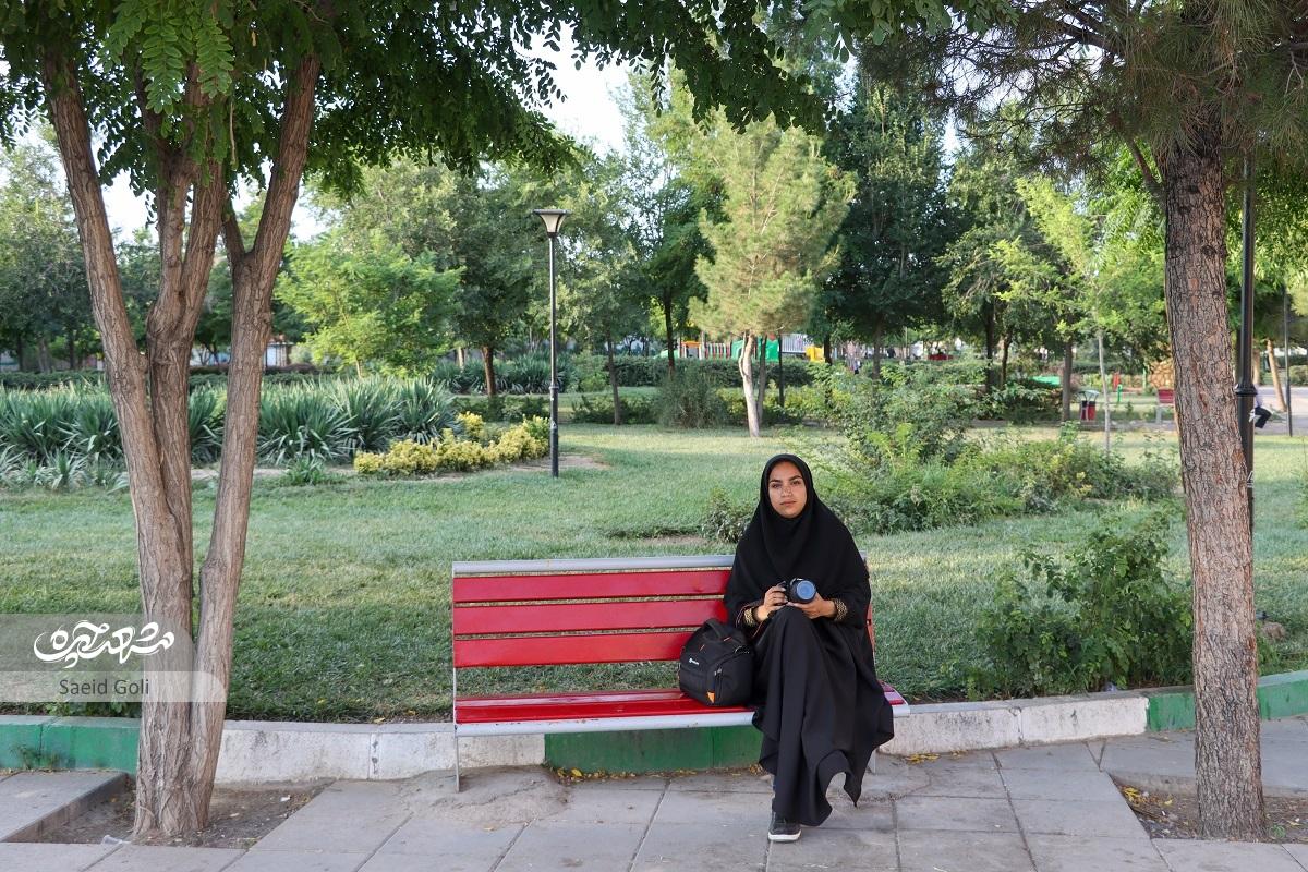 ناهید آذرنوش زندگی‌اش را وقف روایت مشکلات اهالی قلعه‌خیابان کرده‌ است
