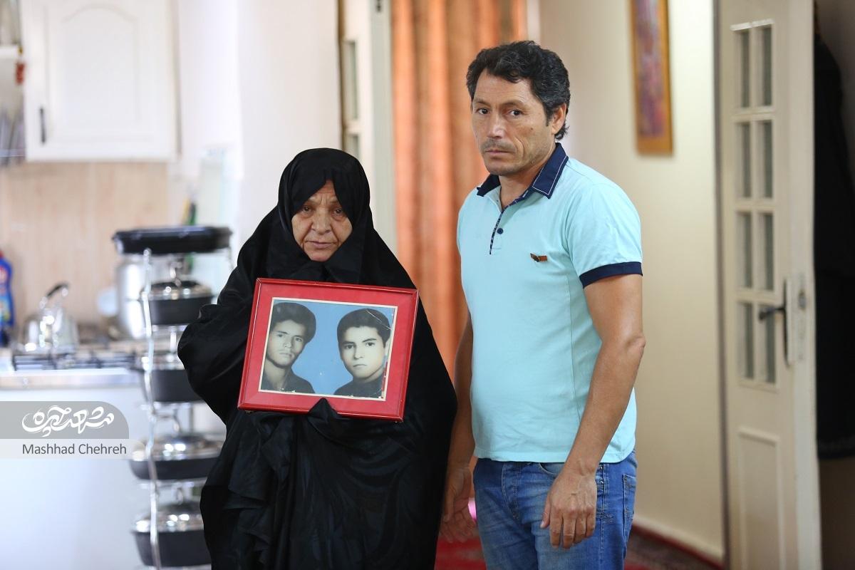 احمد و محمد دو پسر شهید حاج علی اکبر انگشترساز هستند احمد و محمد دو پسر شهید حاج علی اکبر انگشترساز هستند