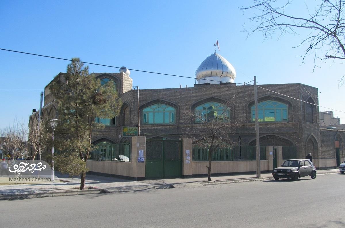در مسجد علیبنابیطالب (ع) کارها به دست جوانان سپرده شده است در مسجد علیبنابیطالب (ع) کارها به دست جوانان سپرده شده است