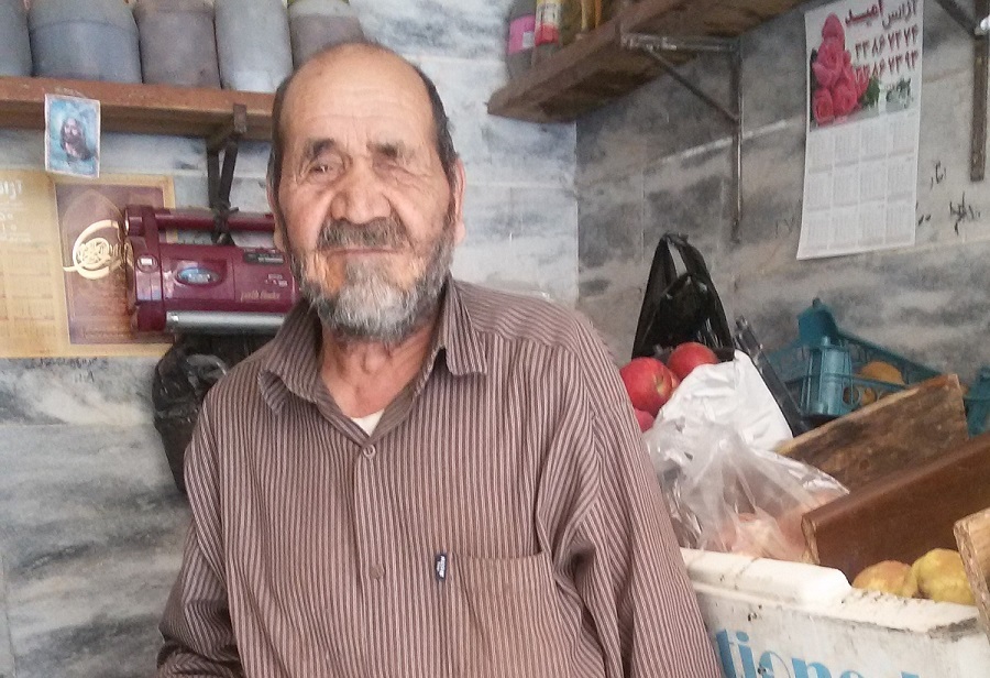 میوهفروش ِمعتمدمحله المهدی ، «نه» در دهانش نمیچرخد میوهفروش ِمعتمدمحله المهدی ، «نه» در دهانش نمیچرخد