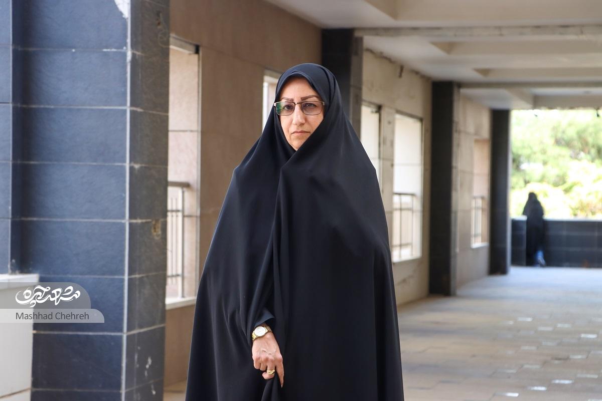 مرضیه مکاری با پای گچگرفته هم به مدرسه رفت مرضیه مکاری با پای گچگرفته هم به مدرسه رفت