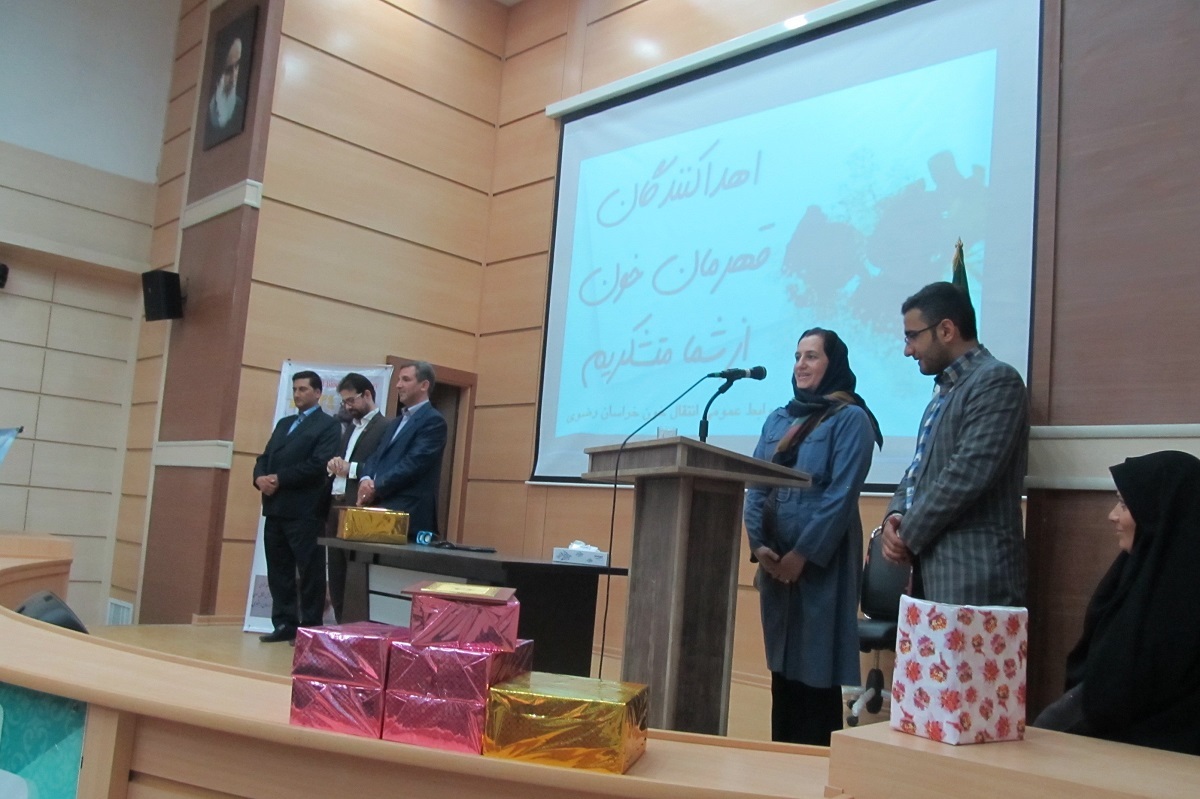 جمیله کیمیایی یکی از بانوان فعال اهدای خون استان است جمیله کیمیایی یکی از بانوان فعال اهدای خون استان است