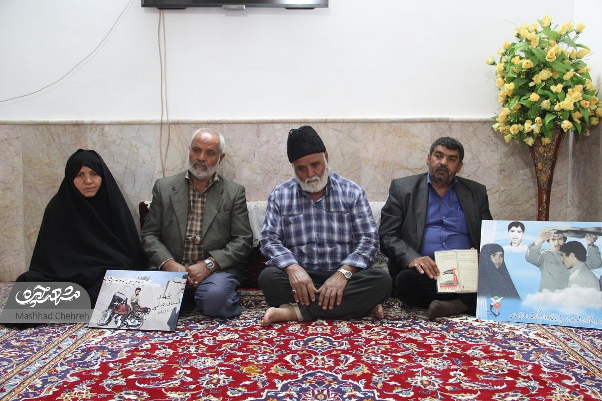 دانش‌آموز، اسحاق عباسی که در عملیات والفجر ۸ با خمپاره به شهادت رسید