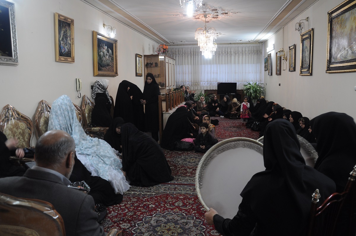 مجید سالاری خانهاش را برای مراسم عروسی در اختیار نوعروسان قرار میدهد مجید سالاری خانهاش را برای مراسم عروسی در اختیار نوعروسان قرار میدهد