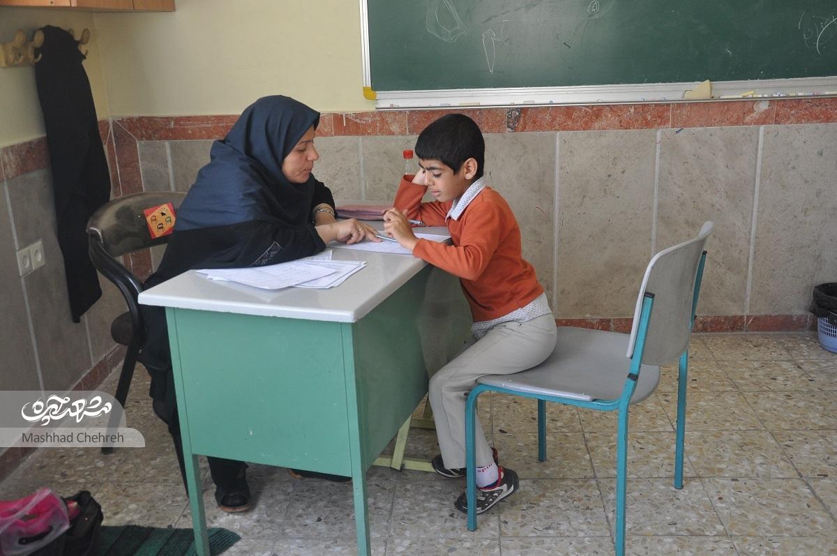 در «طلیعه نور» ۱۰۰ دانش آموز کم توان ذهنی تحصیل میکنند. در «طلیعه نور» ۱۰۰ دانش آموز کم توان ذهنی تحصیل میکنند.