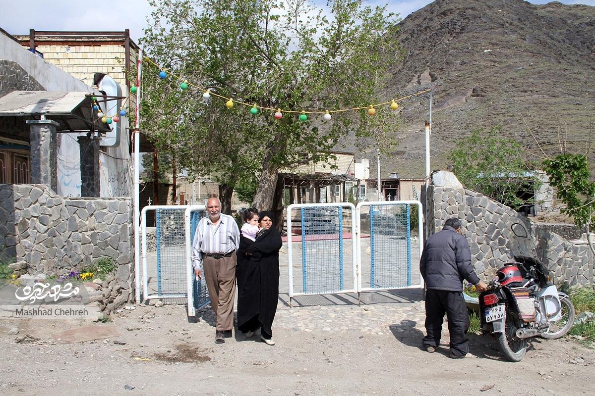 حاجی قهوه‌چی ۴۶ سال است که کار استخراج سنگ‌ها از کوه های خلج را انجام می‌دهد