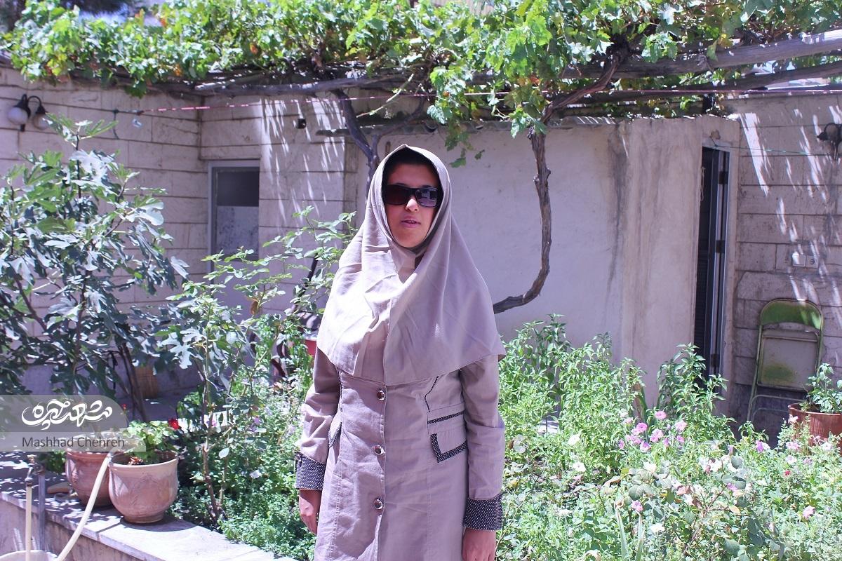 سمانه مصدق شاعر و نویسنده نابینای محله آزادشهر است