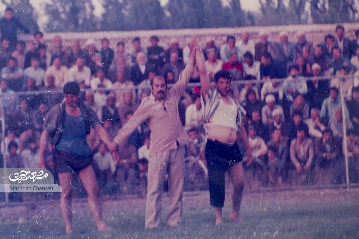 دلتنگی پهلوان پیشکسوت منطقه ما برای گود کشتی محله درویما با لباس چوخه قد کشیدیم دلتنگی پهلوان پیشکسوت منطقه ما برای گود کشتی محله درویما با لباس چوخه قد کشیدیم