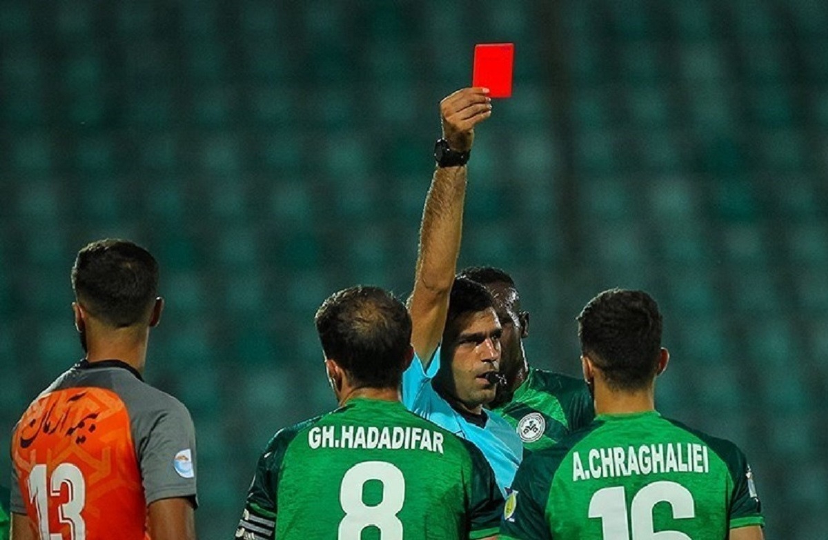عباس مهدی‌زاده مدرک داوری ملی فوتبال را دارد