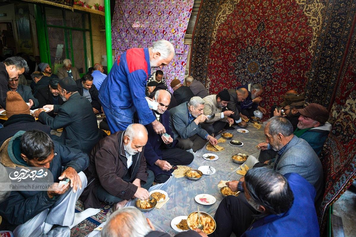 اطعام چهارشنبه‌های محله راه‌آهن یادگار ۸۵ ساله علامه علی فلسفی است