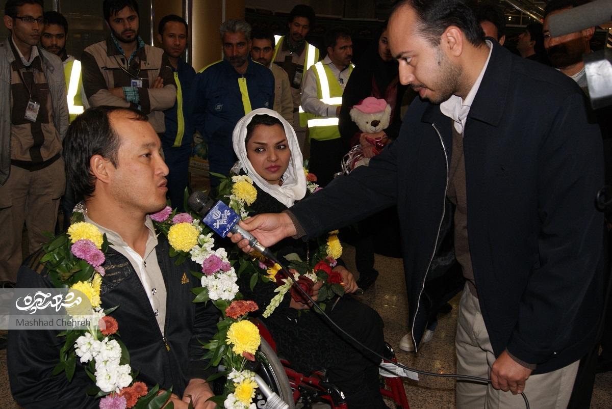 عبدی فاتح صعود از ۱۸۶۶پله برج میلاد با دست