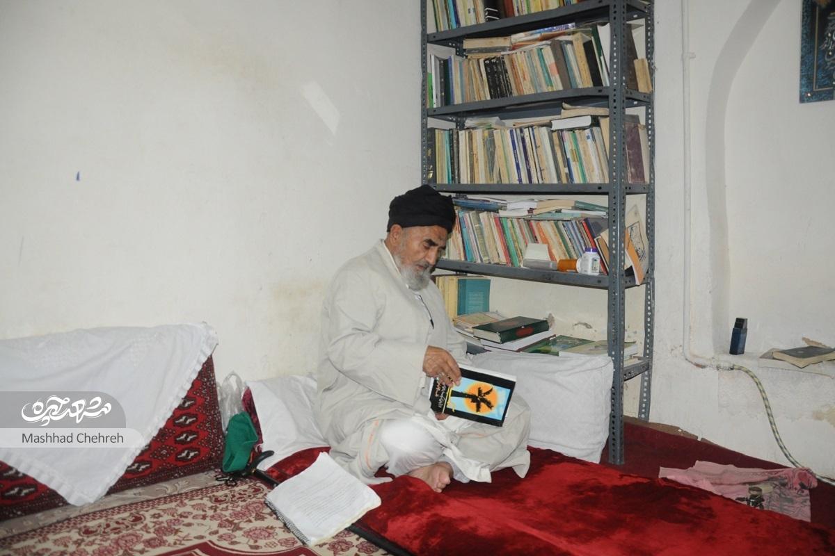 حسینی منزلش در گلشهر را کتابخانهای با ۲ هزار جلد کرد حسینی منزلش در گلشهر را کتابخانهای با ۲ هزار جلد کرد