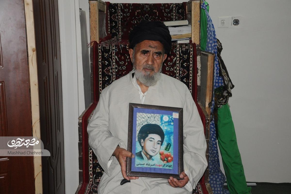 حسینی منزلش در گلشهر را کتابخانهای با ۲ هزار جلد کرد حسینی منزلش در گلشهر را کتابخانهای با ۲ هزار جلد کرد