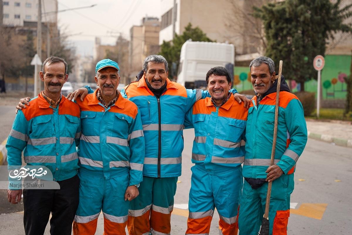 گپوگفتی با آشنایان کوچههای آزادشهر که بعد از 20 و اندی سال، جارویشان را به زمین گذاشتند گپوگفتی با آشنایان کوچههای آزادشهر که بعد از 20 و اندی سال، جارویشان را به زمین گذاشتند