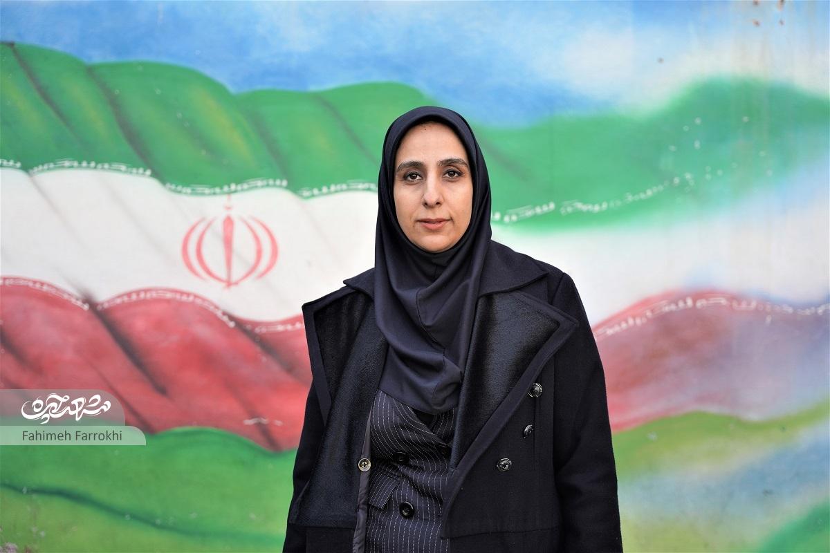 الهام یزدی، زنگ تفریح دانشآموزان را با بازیهای بومیمحلی پیونده زده است الهام یزدی، زنگ تفریح دانشآموزان را با بازیهای بومیمحلی پیونده زده است