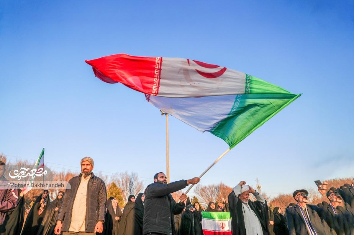 روایتی از تلاش اهالی منطقه ۳ و ۴ مشهد برای برچیدن بساط آشوب روایتی از تلاش اهالی منطقه ۳ و ۴ مشهد برای برچیدن بساط آشوب