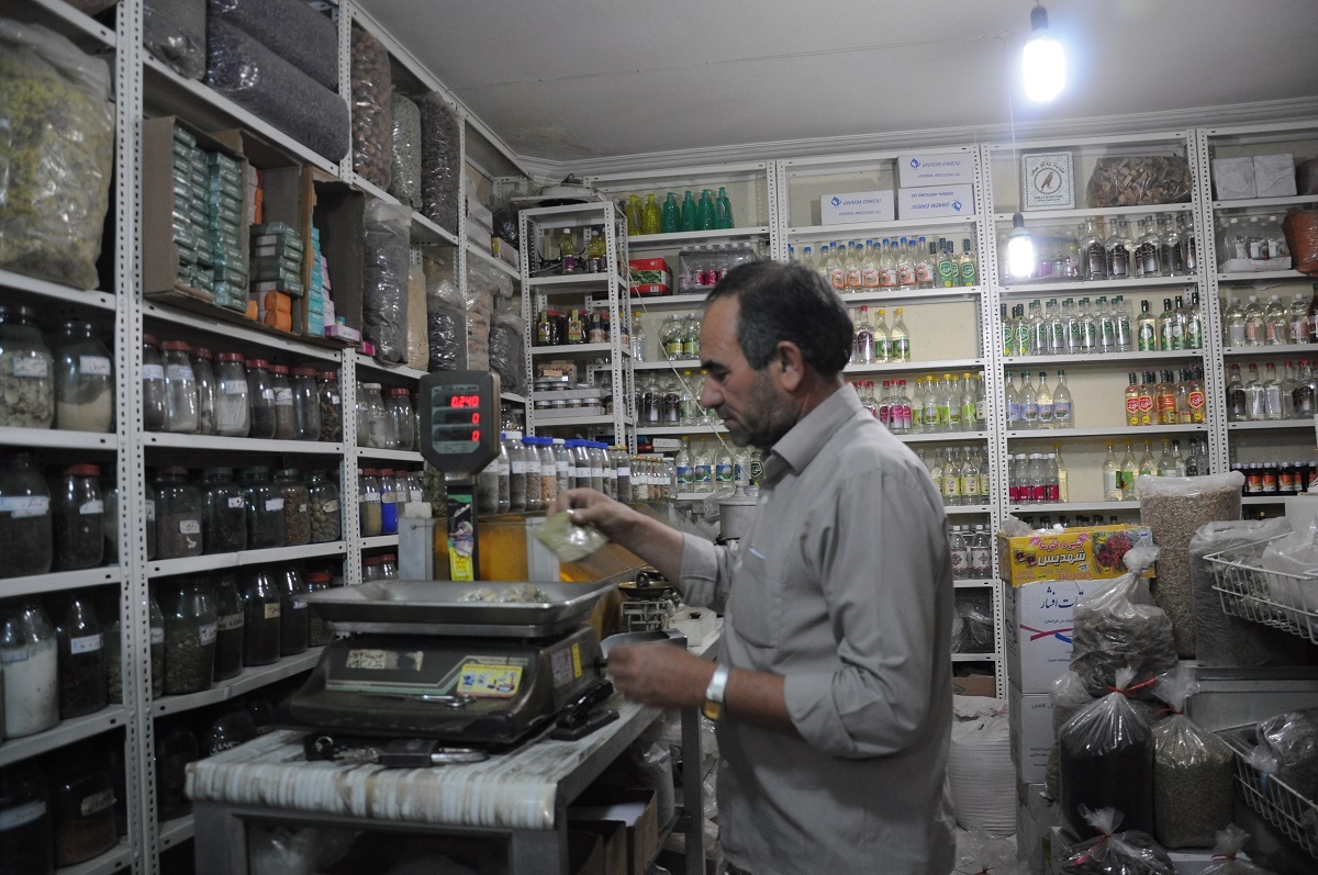 «محمددارویی» گیاهان دارویی را سه دهه میهمان خانههای مردم کرده است «محمددارویی» گیاهان دارویی را سه دهه میهمان خانههای مردم کرده است