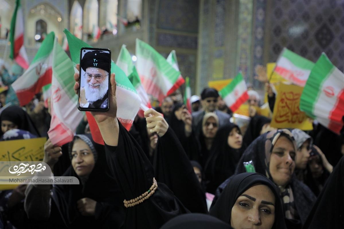 زائران عزادار در غم شهادت آیتالله خامنهای راهی حرمرضوی شدند زائران عزادار در غم شهادت آیتالله خامنهای راهی حرمرضوی شدند