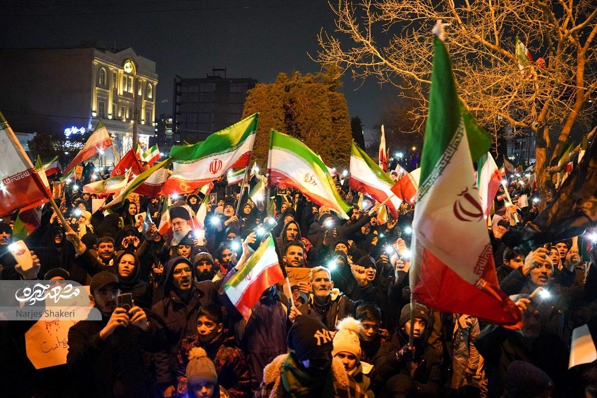 تجمعهای شبانه اهالی الهیه در سوگ رهبری تجمعهای شبانه اهالی الهیه در سوگ رهبری