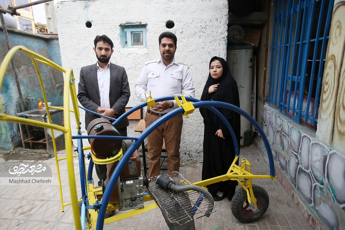 مخترع محله گلشهر که جدا از ساخت پهباد، کارگری و نویسندگی نیز کرده است مخترع محله گلشهر که جدا از ساخت پهباد، کارگری و نویسندگی نیز کرده است