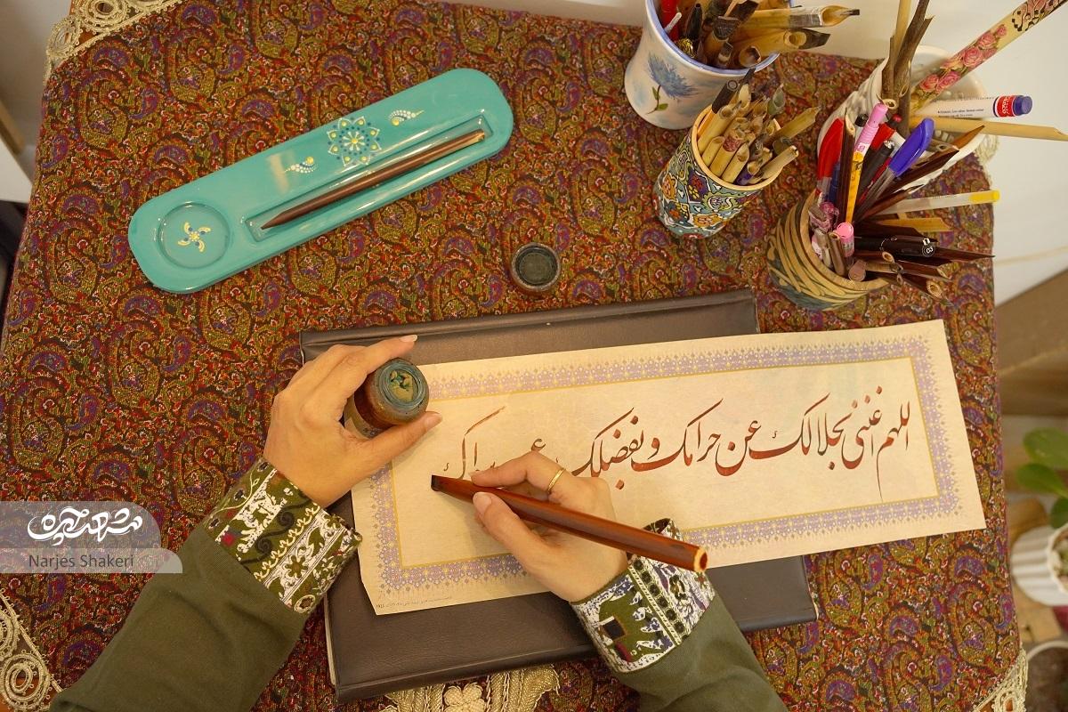 سمیه ناطقی، هنر خطاطی‌اش را در توصیف کرامات امام‌رضا(ع) به کار بسته است