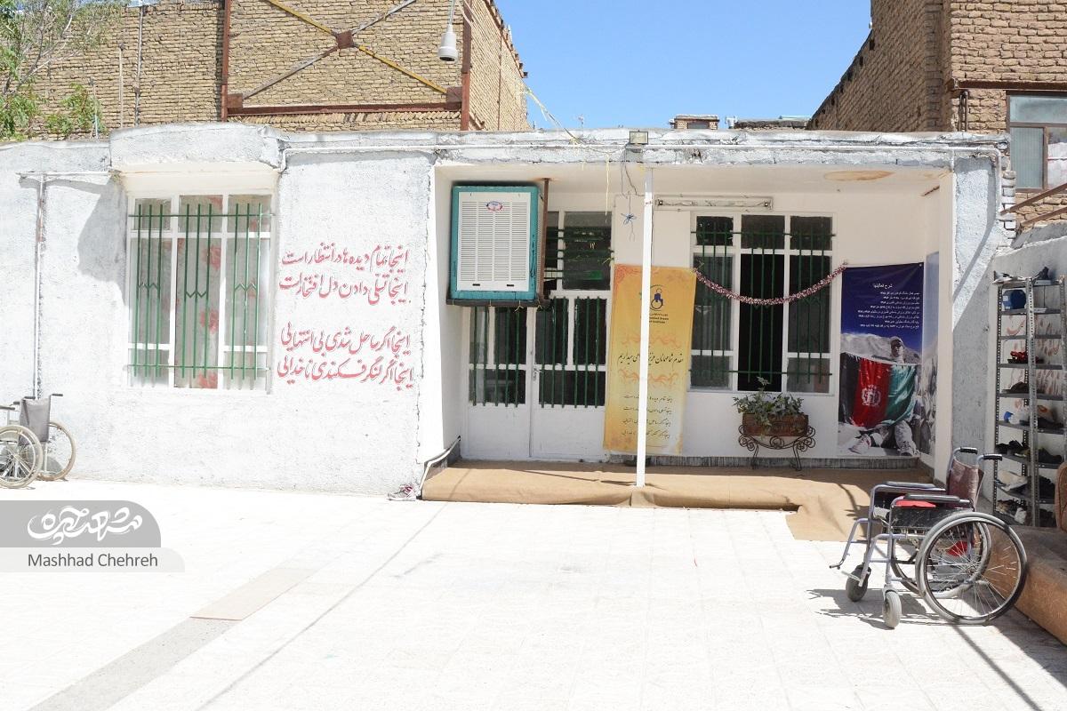 صعود از میلاد با دستهایش صعود از میلاد با دستهایش