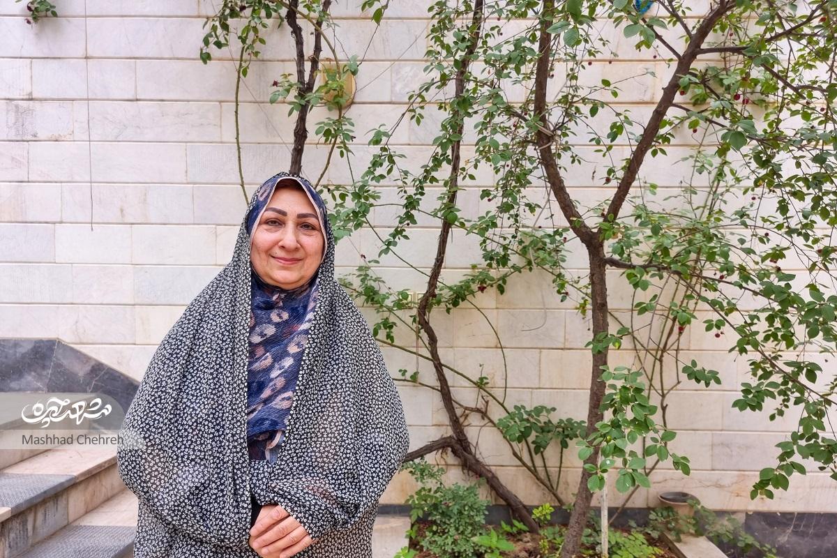 معصومه‌خانم نخستین ساکن آموزگار ۷۴ از روز‌هایی می‌گوید که نشانی منزلش در میان آن‌همه زمین خالی سرراست بودخانه‌ای با پنجره حصیری