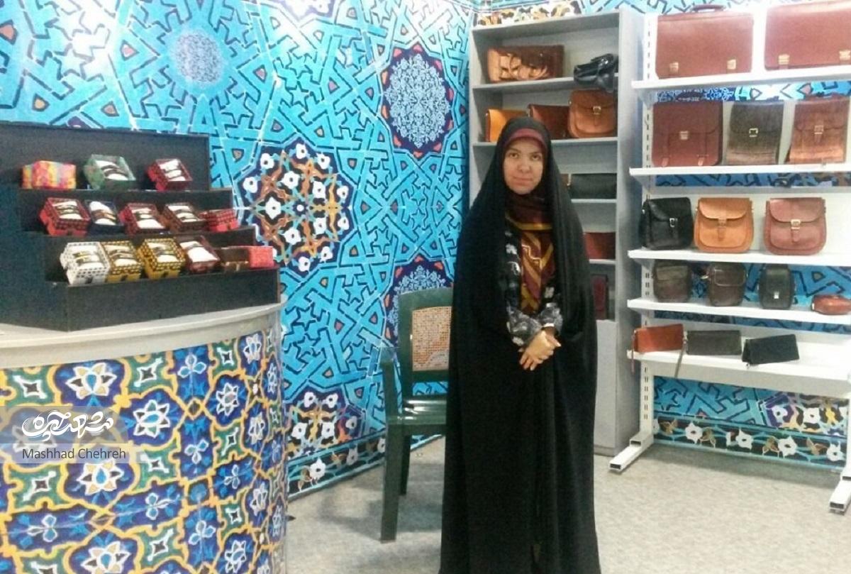 چرم دوزی ثریا برای بانوان محله نان و آب دارد چرم دوزی ثریا برای بانوان محله نان و آب دارد