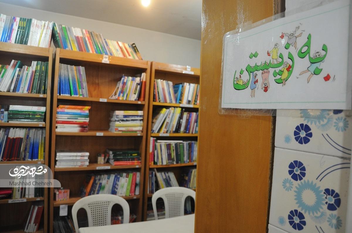 در کتابخانه «به زیستن» ۳۰ هزار عنوان کتاب وجود دارد
