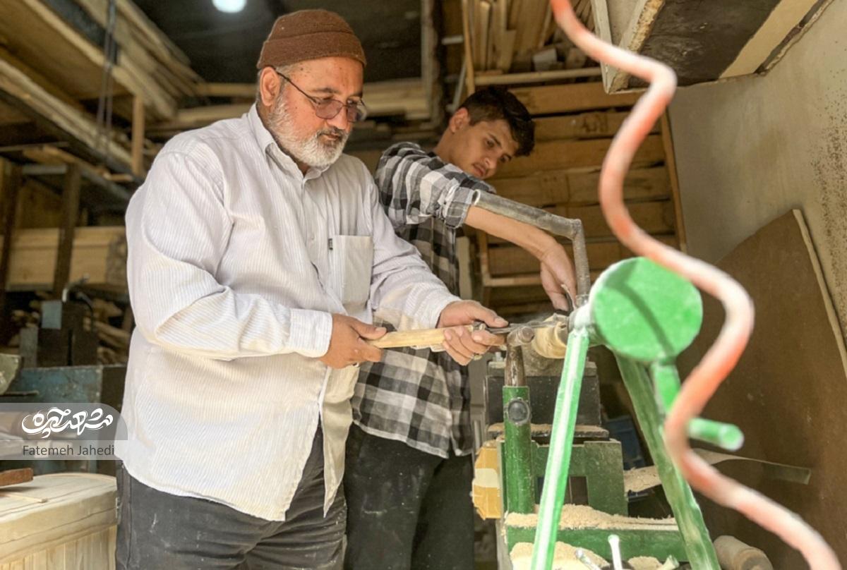 مرور خاطرات دفاعمقدس در کارگاه خراطی محمد الهیان مرور خاطرات دفاعمقدس در کارگاه خراطی محمد الهیان