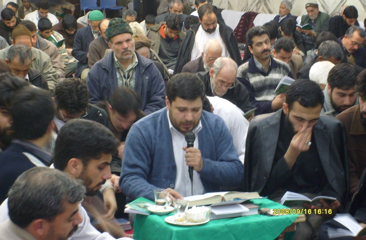 محمد باقریان مداح قدیمی محله فاطمیه است محمد باقریان مداح قدیمی محله فاطمیه است