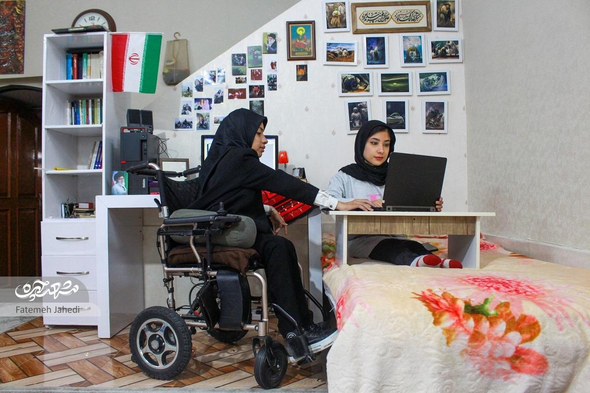 سهیلا اسحاقنیا با وجود معلولیت شدید طرح سوزندوزی میزند سهیلا اسحاقنیا با وجود معلولیت شدید طرح سوزندوزی میزند