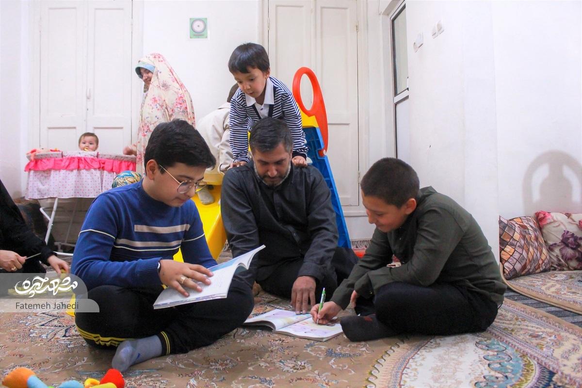 آواز زندگی در خانواده ۱۰ نفره آقامصطفی و عالیهخانم آواز زندگی در خانواده ۱۰ نفره آقامصطفی و عالیهخانم
